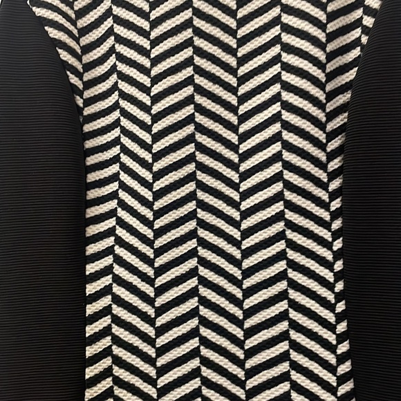 Sexy little black and white dress - Picture 3 of 3